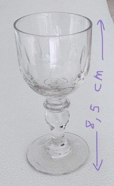 Petit verre sur pied ancien, Enlèvement ou Envoi