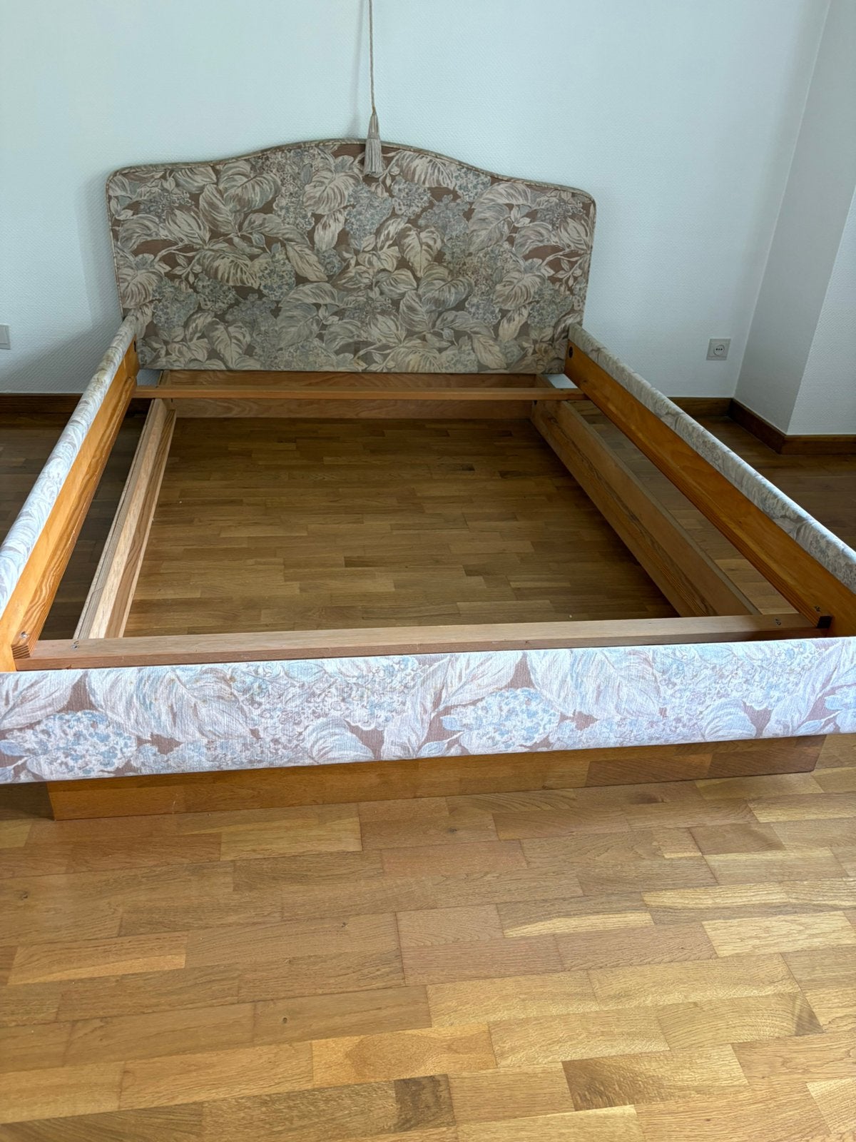 Tweepersoonsbed met hoofdbord, kussens, bedsprei, Ophalen, Gebruikt, Overige kleuren, Romantisch