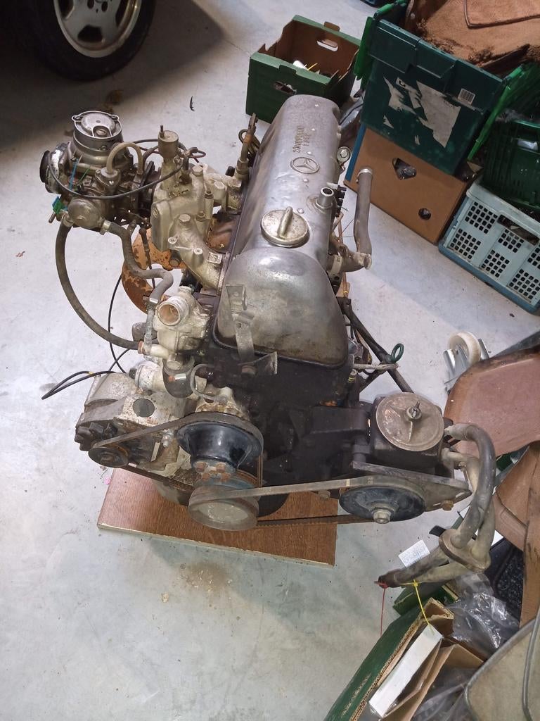 Mercedes oldtimer motor 230, Auto-onderdelen, Ophalen of Verzenden