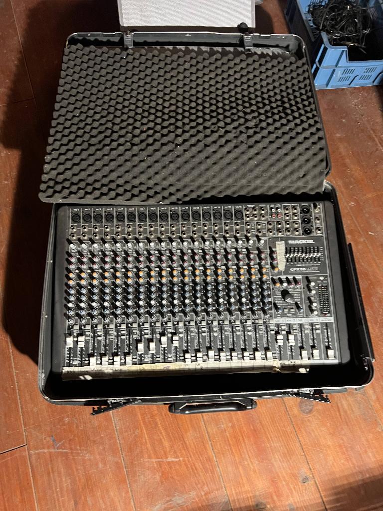 HK Audio, Mackie, Peavey, AKG = équipement de sonorisation, Musique & Instruments, Amplis | Clavier, Moniteur & Sono, Comme neuf
