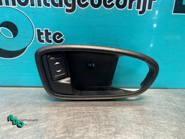 Commutateur vitre électrique d'un Ford Mondeo (Mondeo 07-), -, 3 mois de garantie, -, -