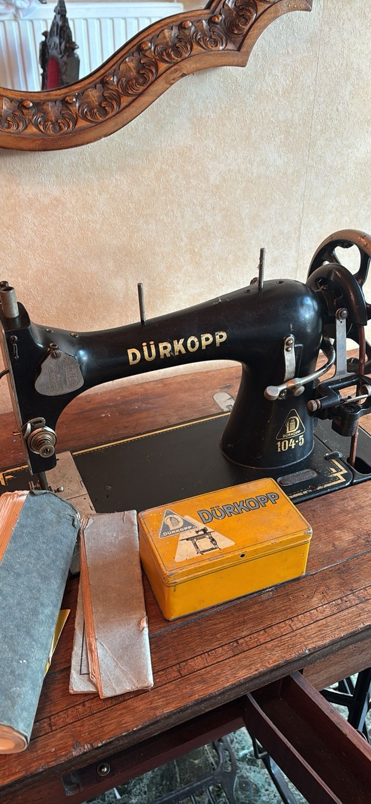 Mechanische naaitafel durkopp 104-5 , met toebehoren., Antiek en Kunst, Ophalen