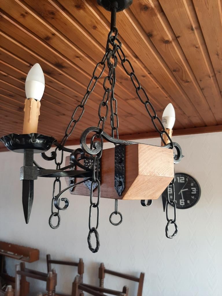Lustre en bois et fer forgé 25e, Enlèvement, Bois