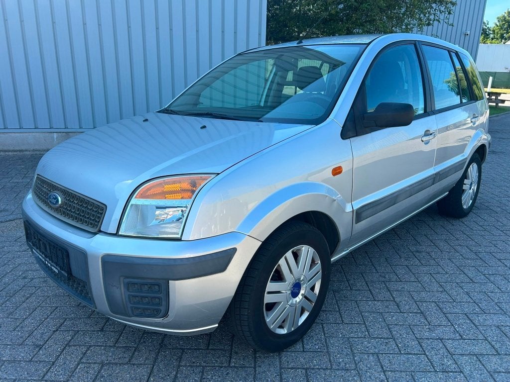 Ford Fusion 1.4 essence année 2008 132000 km bon état, Autos, Argent ou Gris, Noir, 5 portes, 5 places