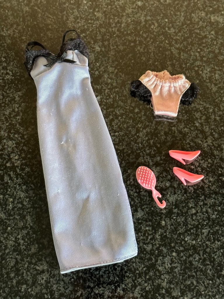 Barbie 1996 Lingerie Collection ( vintage ), Ophalen of Verzenden, Gebruikt, Kleertjes