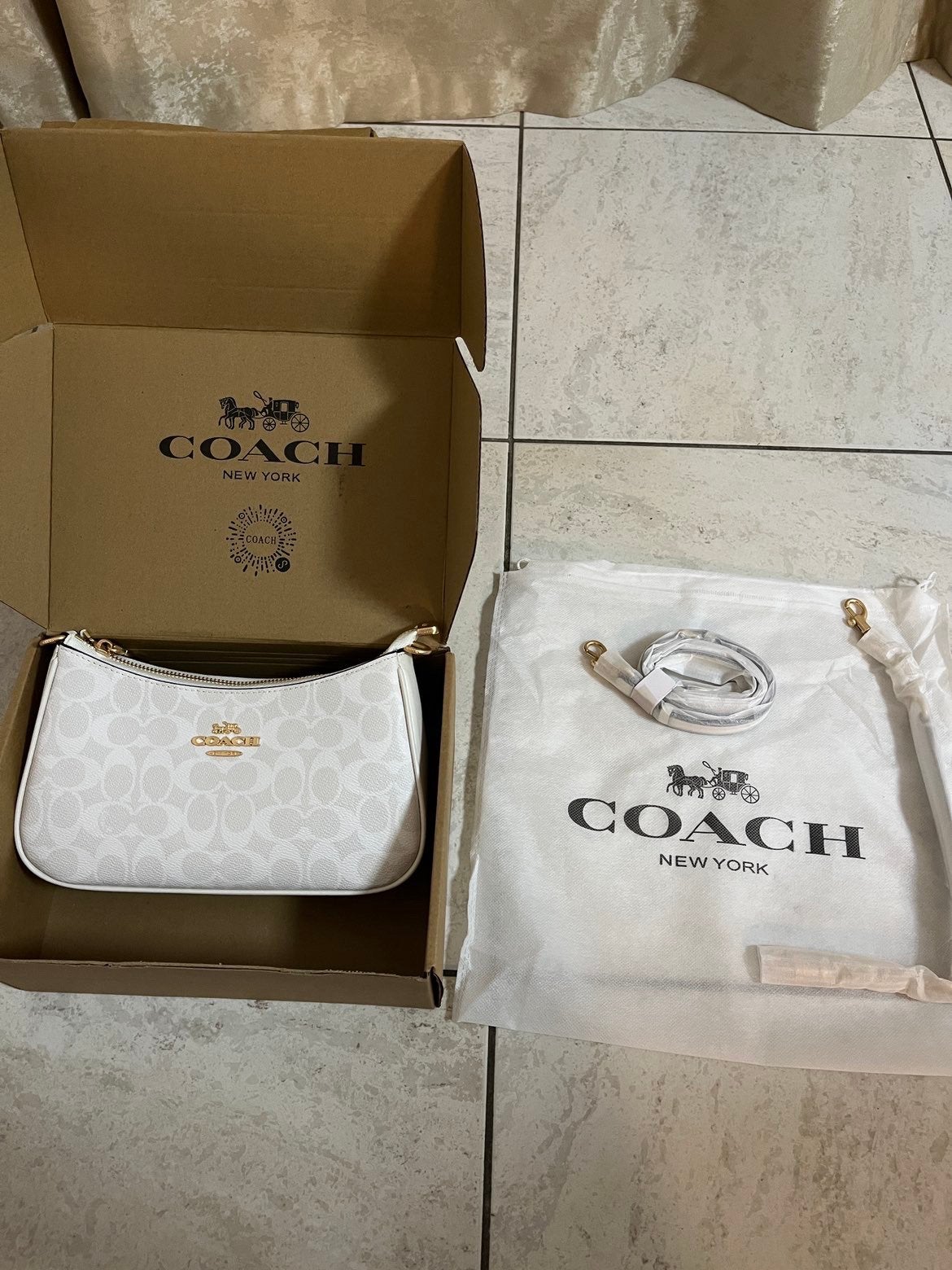 Coach handtas- schoudertas wit NIEUW, Ophalen of Verzenden, Zo goed als nieuw