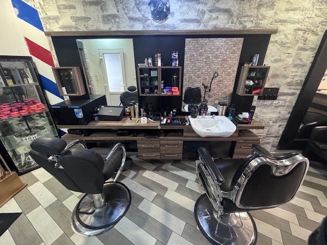 Barberstoelen, Ophalen