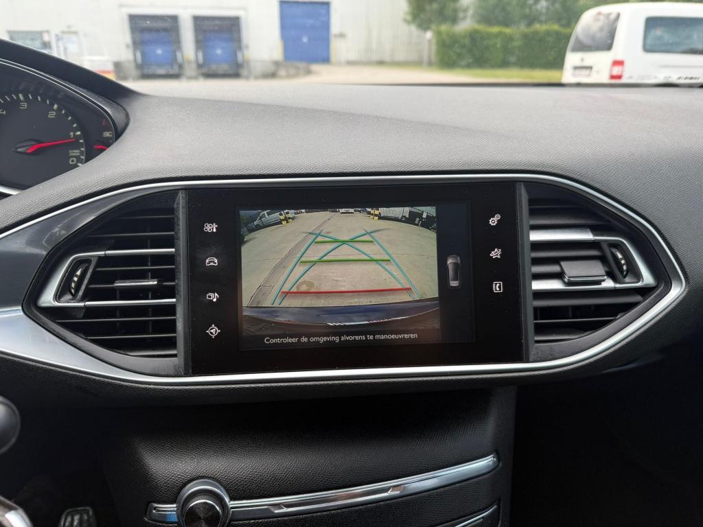 Peugeot 308 (Stock ID 26132) — 23