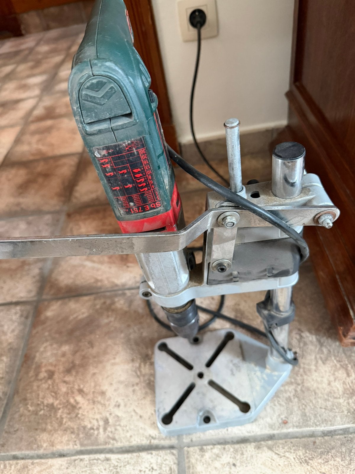 Foreuse Metabo 750W avec pied, 600 watts ou plus, Enlèvement ou Envoi, Utilisé, Vitesse variable