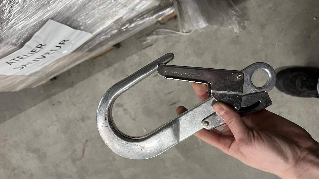 Karabijnhaak / gespen, Doe-het-zelf en Bouw, Verwarming en Radiatoren, Ophalen