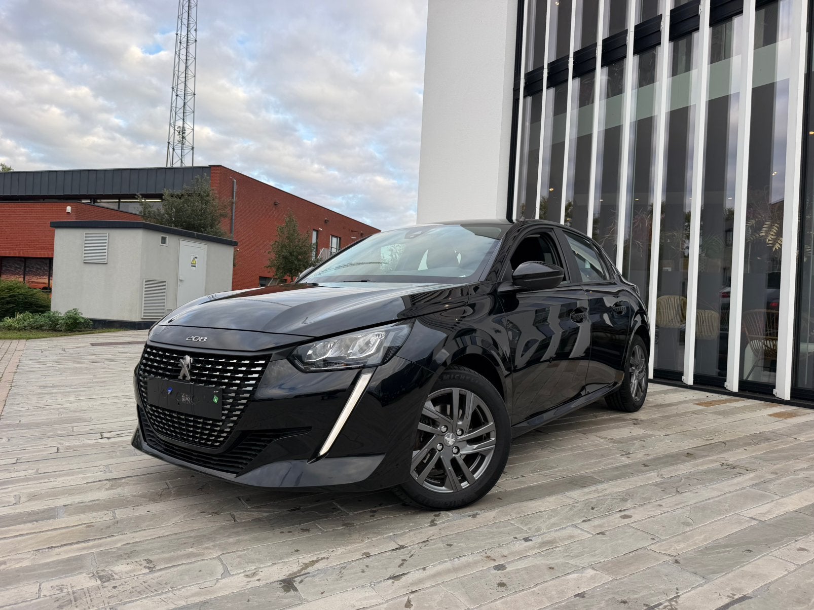 Peugeot 208 1.2 benzine automaat bj 2022 garantie 10950€, Stof, 1199 cc, Lane Keeping Assist, Zwart