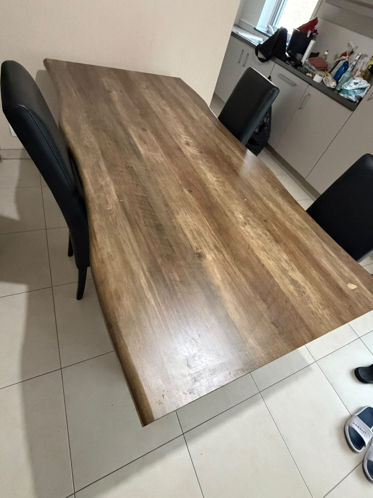 Table à manger en bois – 200 € 8 Chaises en cuire– 100 €, Maison & Meubles, Enlèvement, Comme neuf