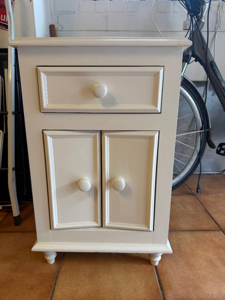 nachtkastje, wit geschilderd, 45 à 65 cm, Enlèvement, Utilisé, 55 à 70 cm