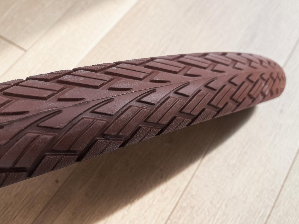 Nieuwe bruine reflecterende 28" buitenbanden met binnenband, Vélos & Vélomoteurs, Vélos Pièces, Neuf, Caoutchouc, Pneu, Enlèvement ou Envoi