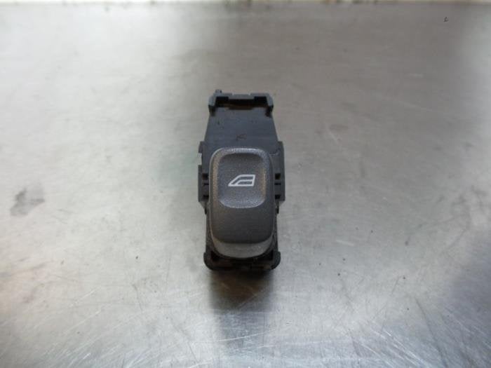 Commutateur vitre électrique d'un Volvo S60, -, 3 mois de garantie, -, -