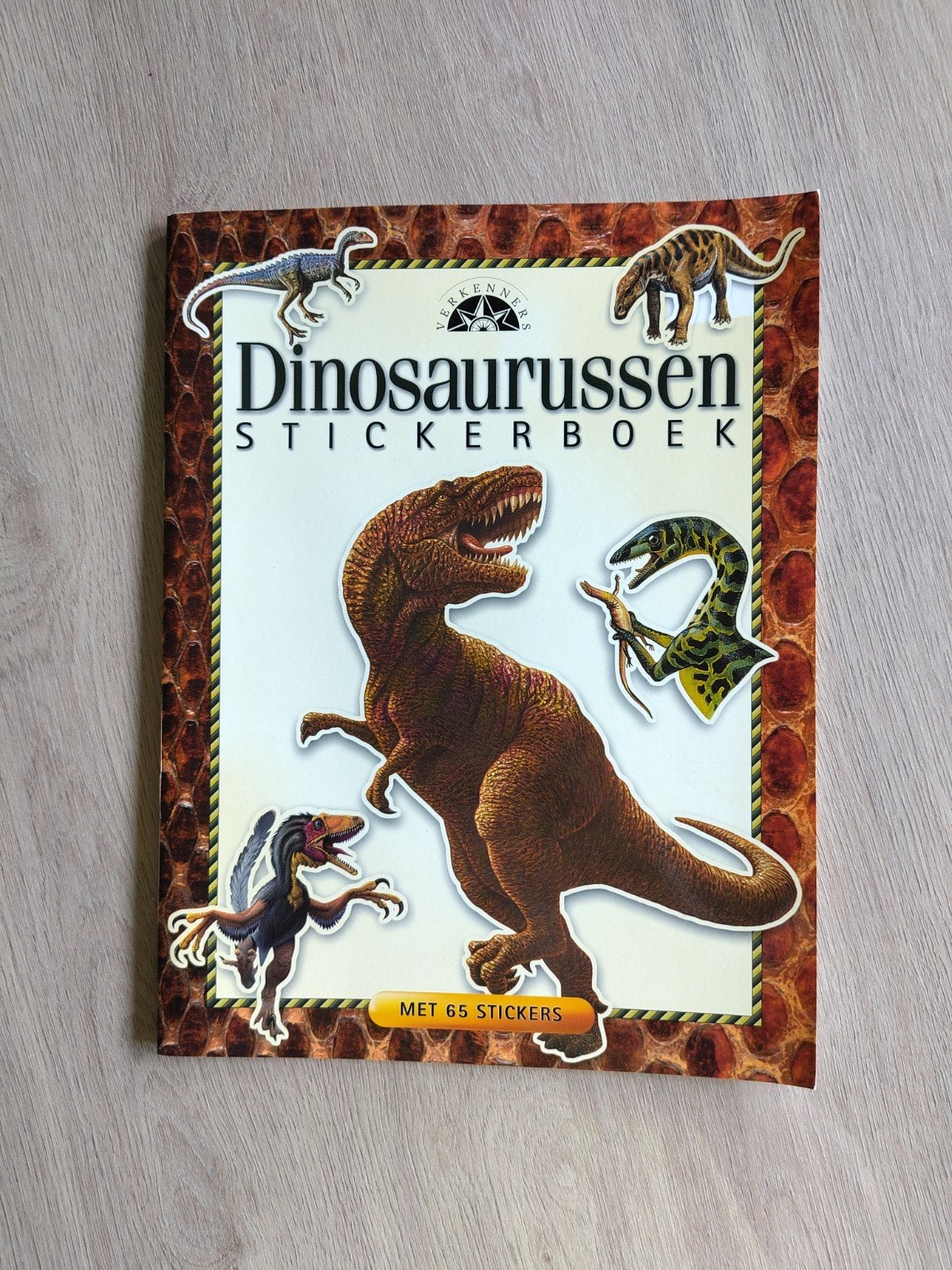 Dinosaurus stickerboek, Boeken, Ophalen of Verzenden, Gelezen, Plaatjesalbum