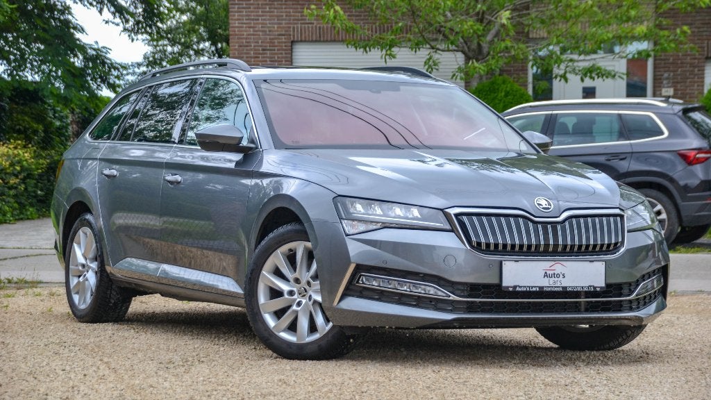 Skoda Superb iV Ambition Plug In Hybrid 2022 1 Jaar Garantie, Autos, Argent ou Gris, Achat, Euro 6, Entreprise