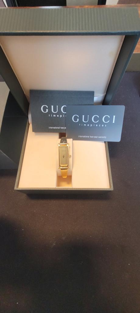 Gucci horloge serienummer 09412257 verguld, Handtassen en Accessoires, Uiterlijk | Parfum, Ophalen