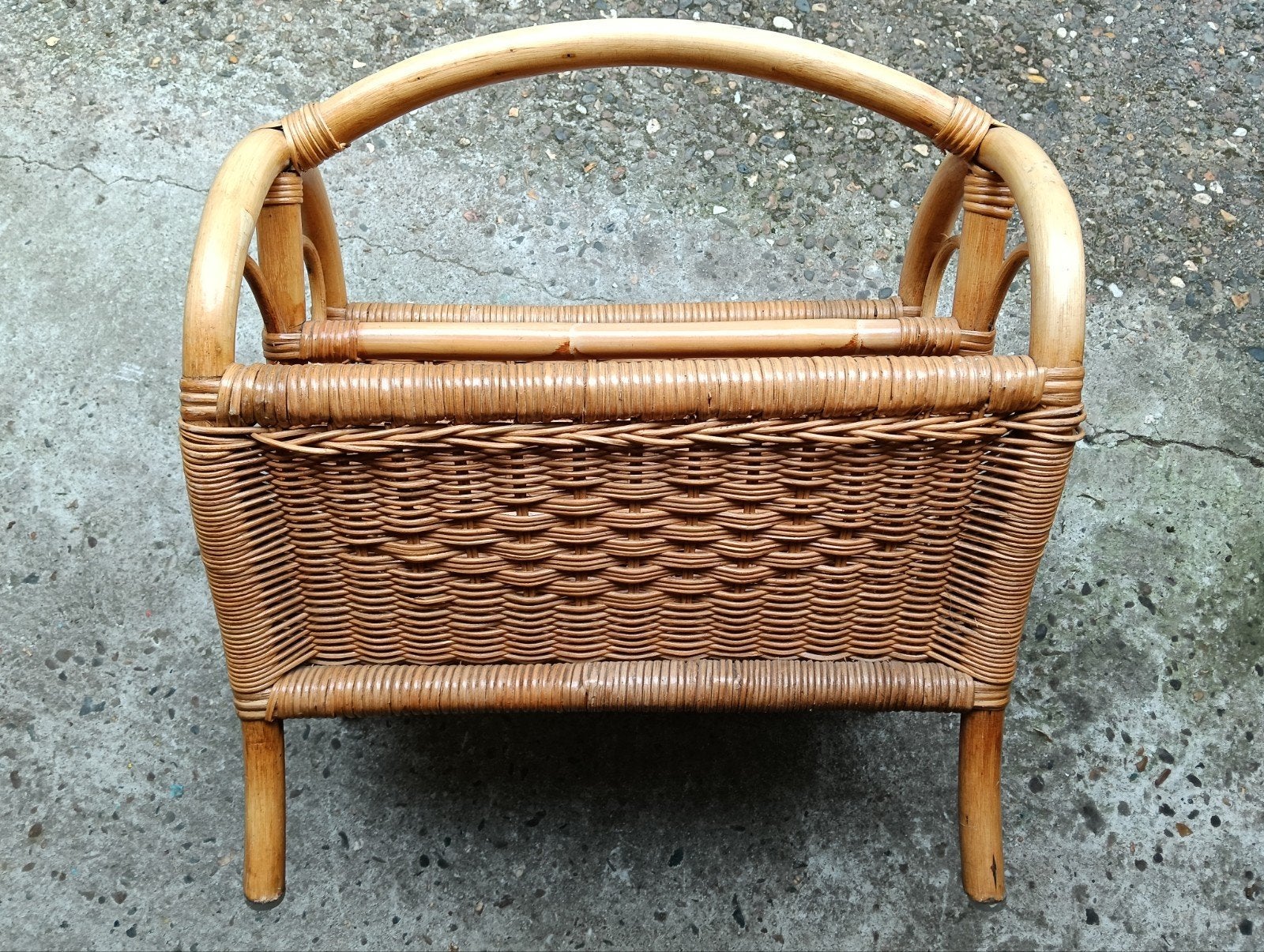krantenbakje, Huis en Inrichting, Woonaccessoires | Krantenbakken en Lectuurbakken, Ophalen