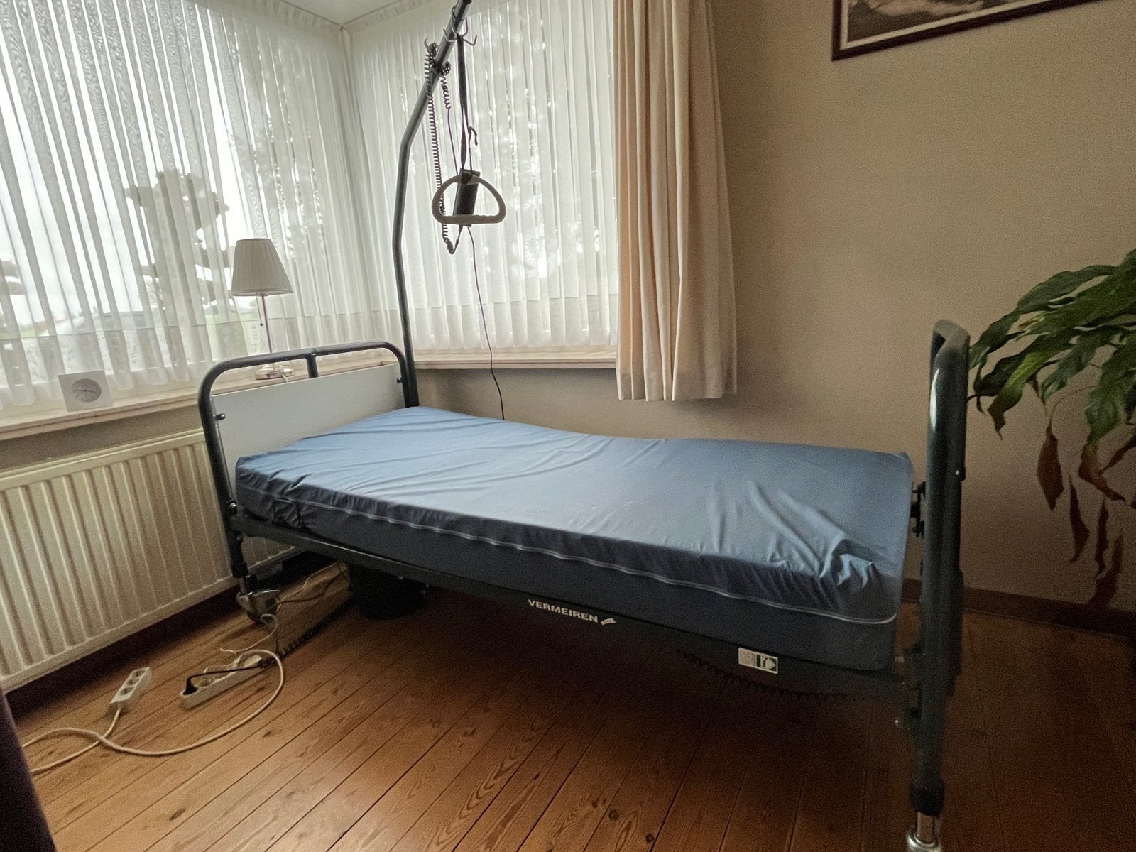 Ziekenhuisbed vermeiren, Sport en Fitness, Ophalen, Zo goed als nieuw