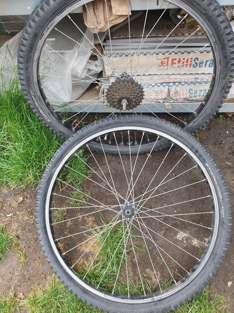 Set - 24 inch fiets wielen + banden fietsonderdelen, Fietsen en Brommers, Wiel, Ophalen of Verzenden, Zo goed als nieuw, Aluminium