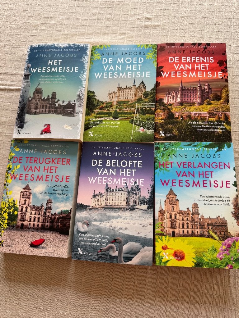 Het weesmeisje geschreven door Anne Jacobs, Ophalen of Verzenden, Zo goed als nieuw, Anne Jacobs