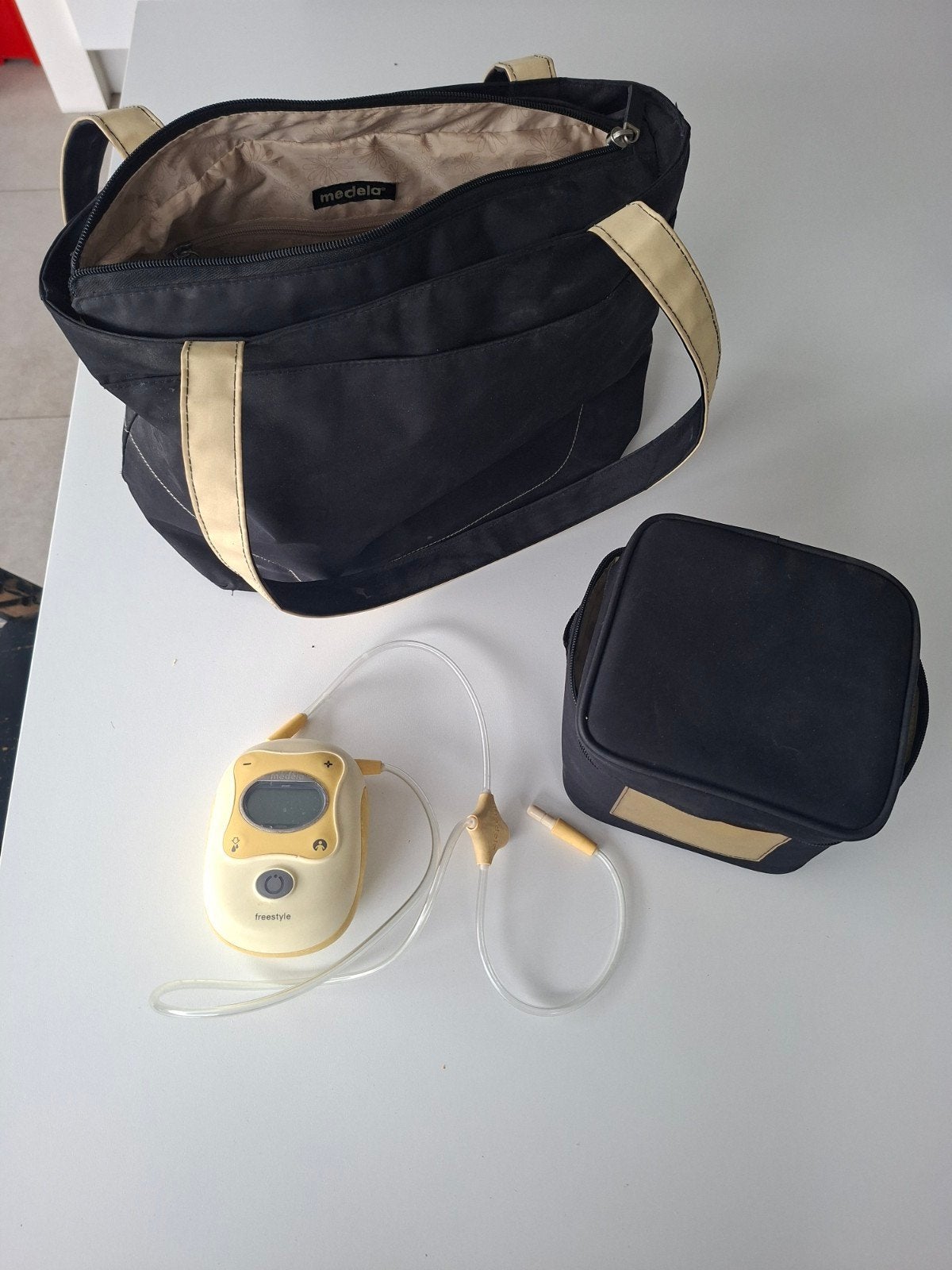 Medela motor + tas, Ophalen of Verzenden, Medela