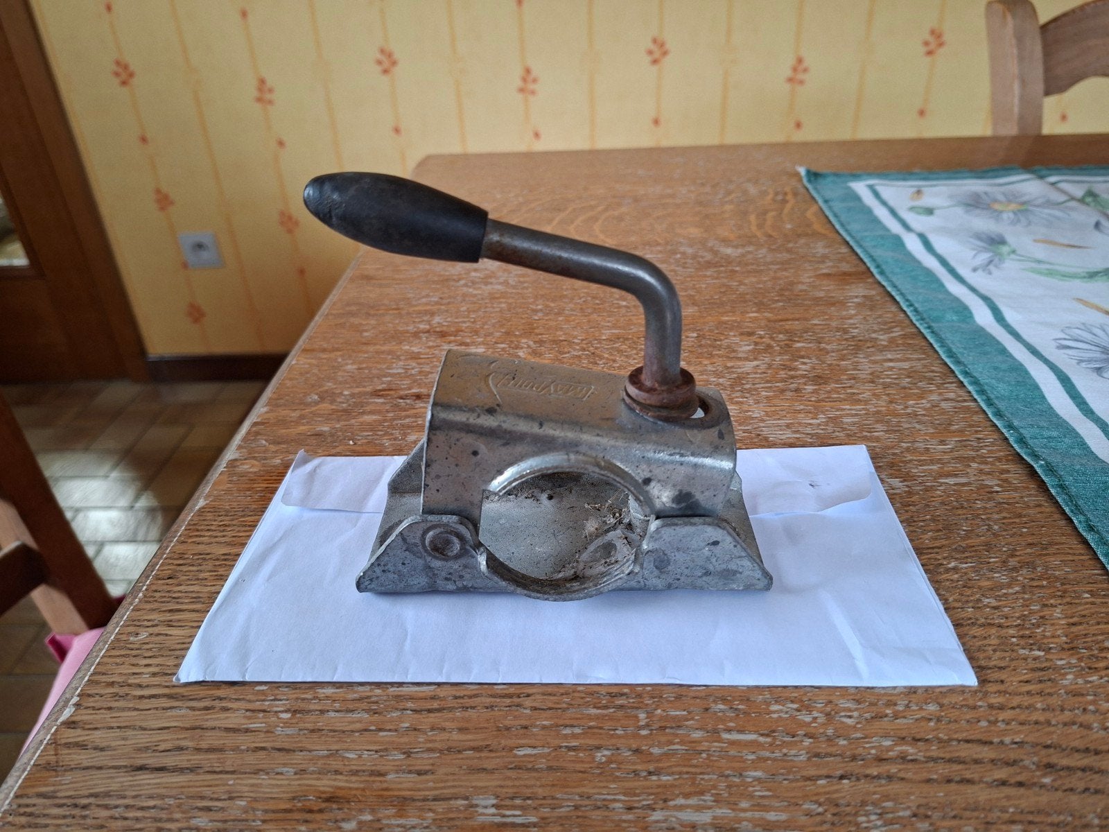 Fixation de roue jockey, Ophalen