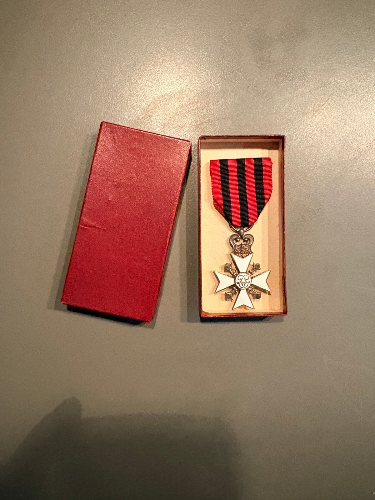 Médaille ancienne / Décoration militaire ou civile, Envoi