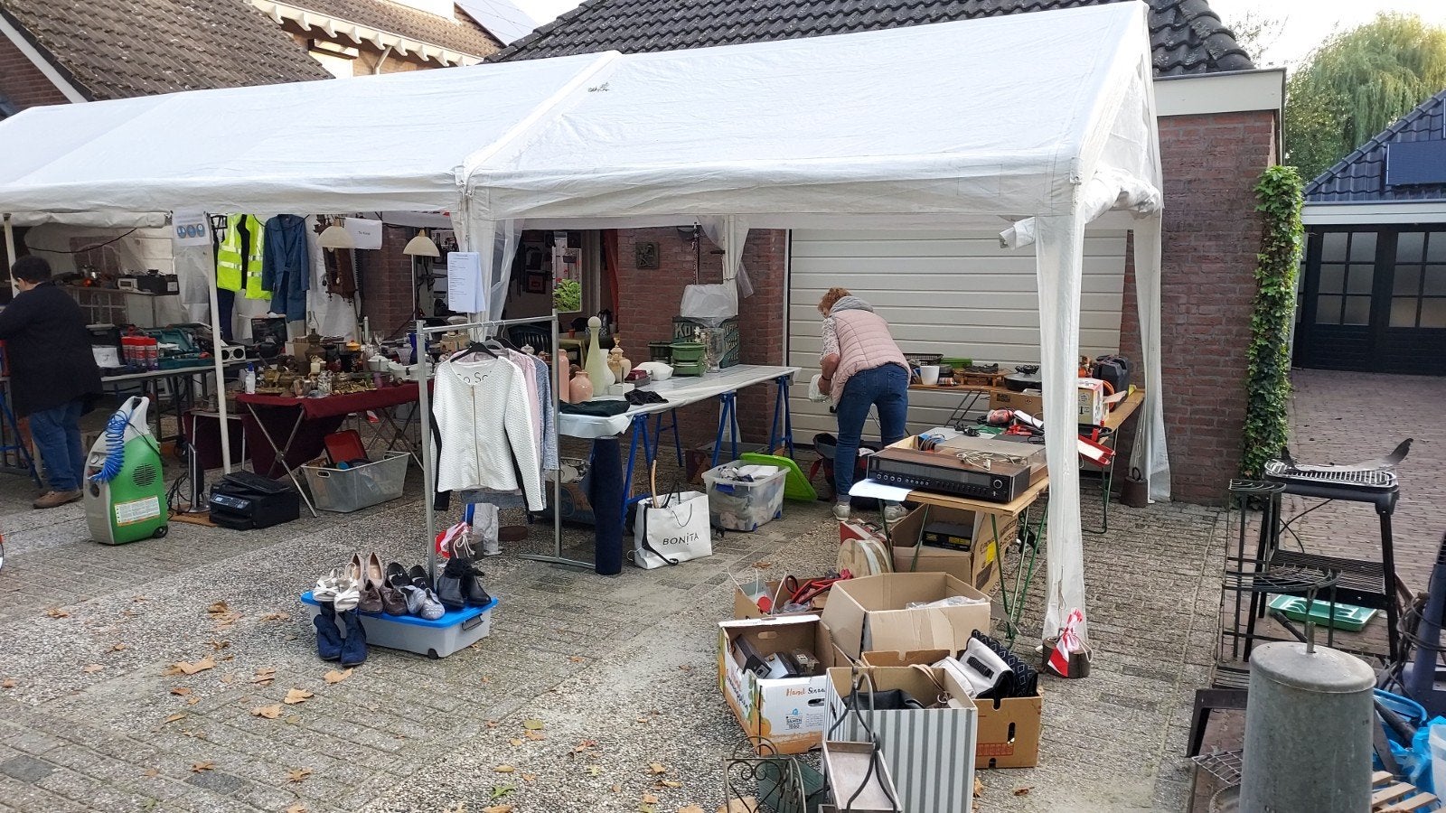 Garageverkoop in Budel-Dorplein net over de grens bij Hamont, Enlèvement