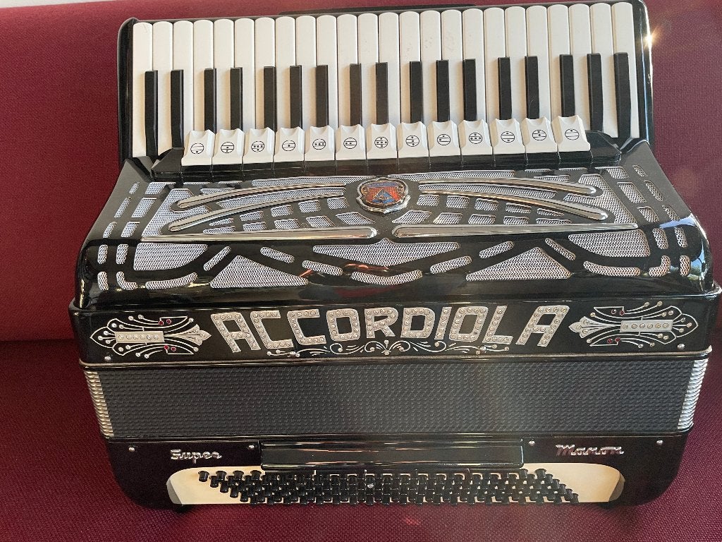 Accordiola Super Manon accordeon . 5 korig .Z.g.a.n., Musique & Instruments, Enlèvement ou Envoi, Avec valise, Comme neuf, Accordiola
