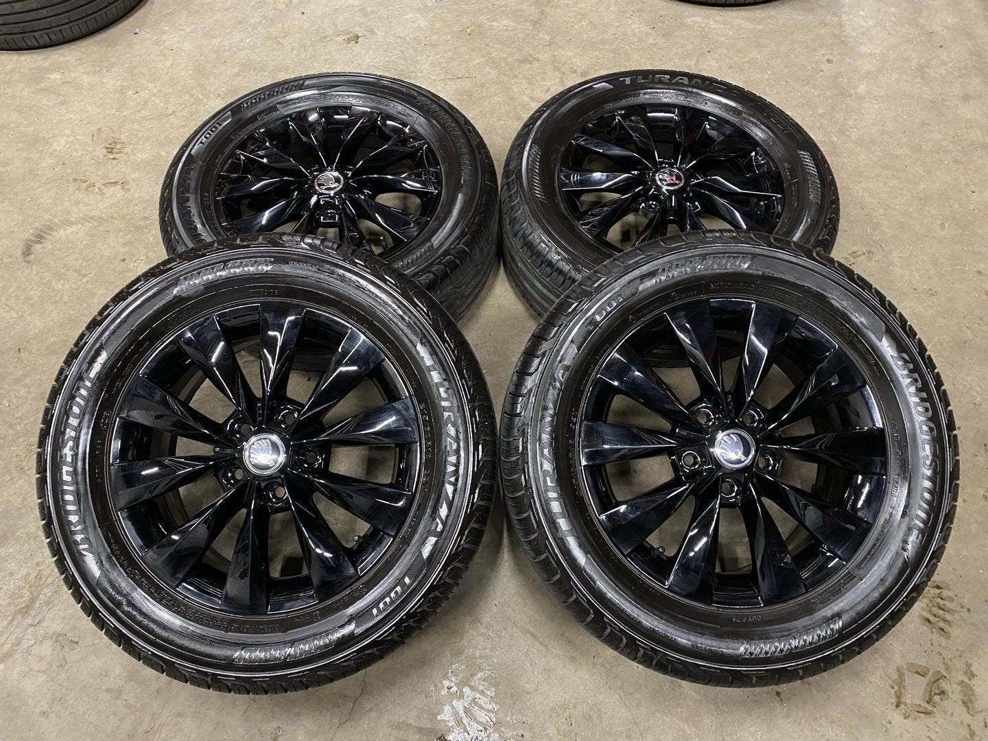 16 inch originele velgen + zomerbanden Skoda Karoq, Autos : Pièces & Accessoires, Pneus et Jantes, 215 mm, 16 pouces, Véhicule de tourisme