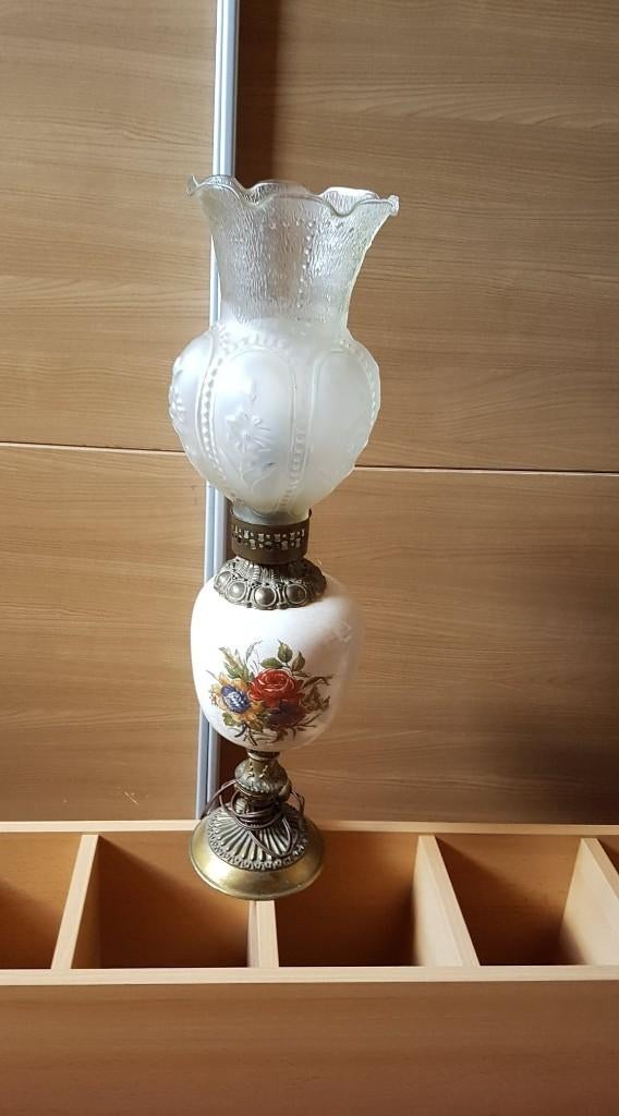 oude staande lamp in werkende staat geen barsten of scheuren, Ophalen
