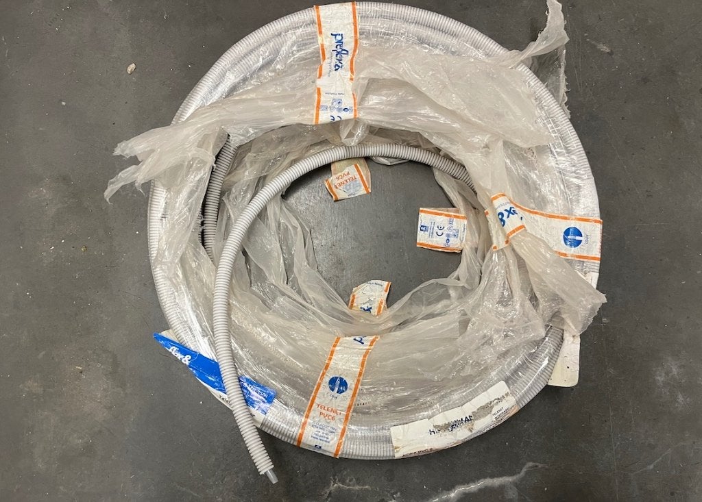 Câble coaxial Preflex Telenet PVC6, long. 22m en tube ondulé, Bricolage & Construction, Électricité & Câbles, Enlèvement ou Envoi