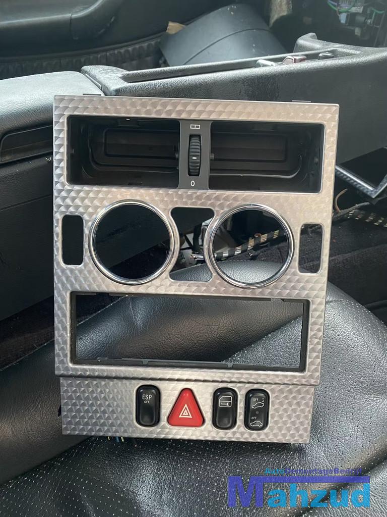 MERCEDES SLK R170 Middenconsole kache radio frame 1996-2006, Mercedes-Benz AG, Mercedes-Benz, Utilisé, Mercedesstrasse 120
70372  Stuttgart, DE