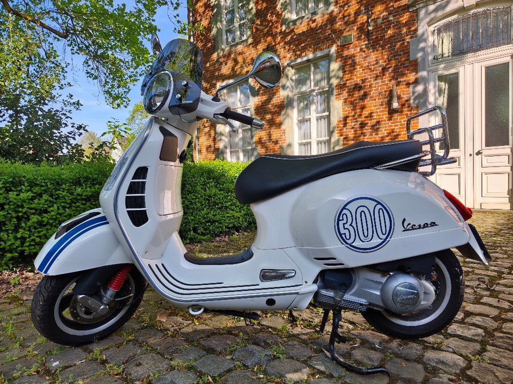 Vespa 300 GTS, Ophalen, Overige modellen, 300 cc, Zo goed als nieuw