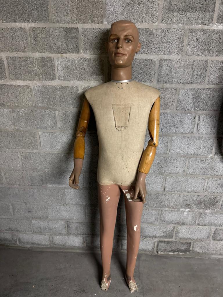 Mannequin ancien, Enlèvement