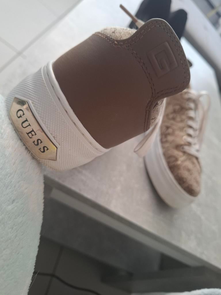 Chaussure guess taille 40, Chaussures de marche, Guess, Beige, Comme neuf