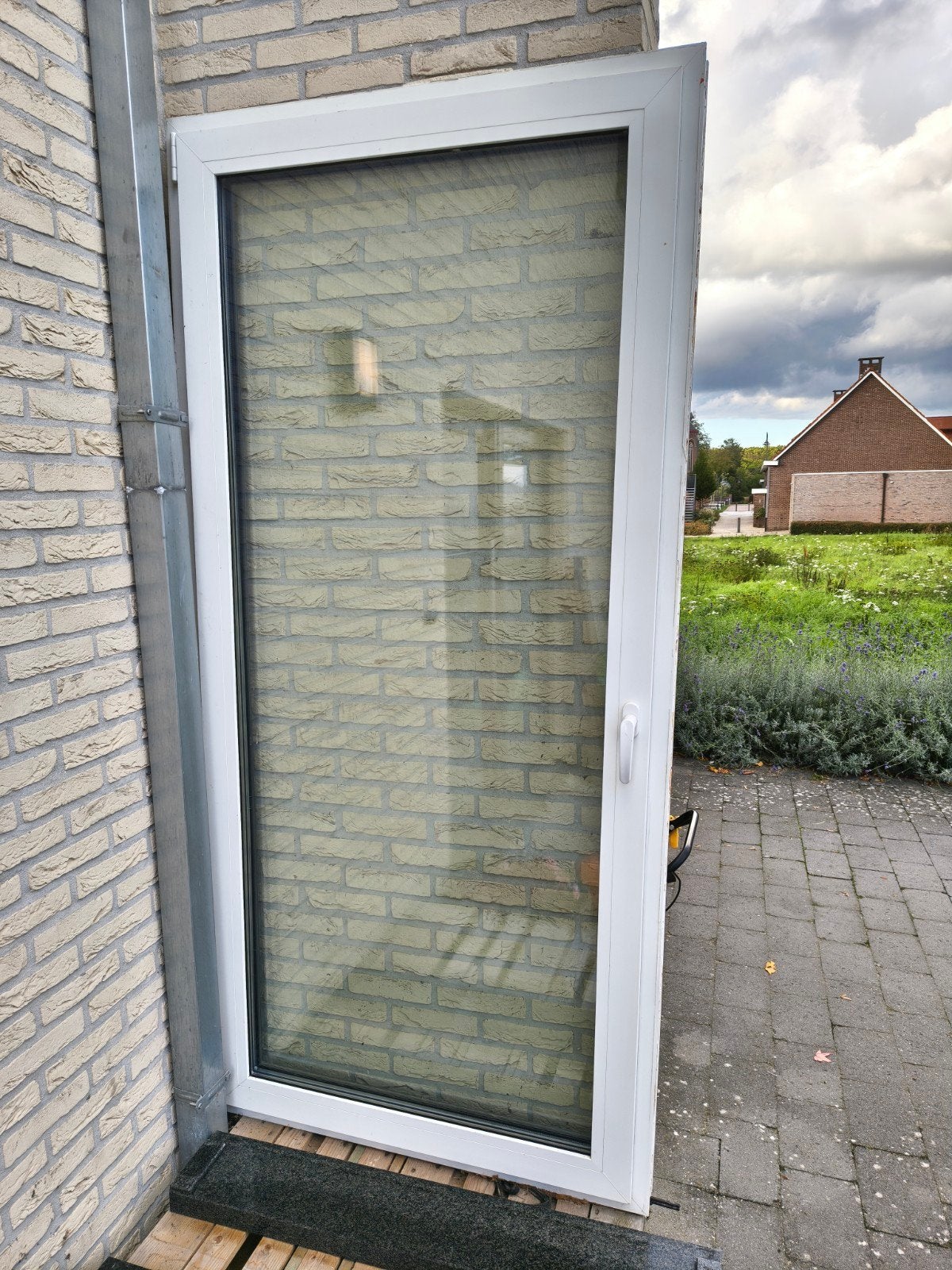 raam 3 dubbel glas inclusief raamdorpel en vensterbank, Doe-het-zelf en Bouw, Kunststof, Gebruikt, Raamkozijn, 150 tot 225 cm