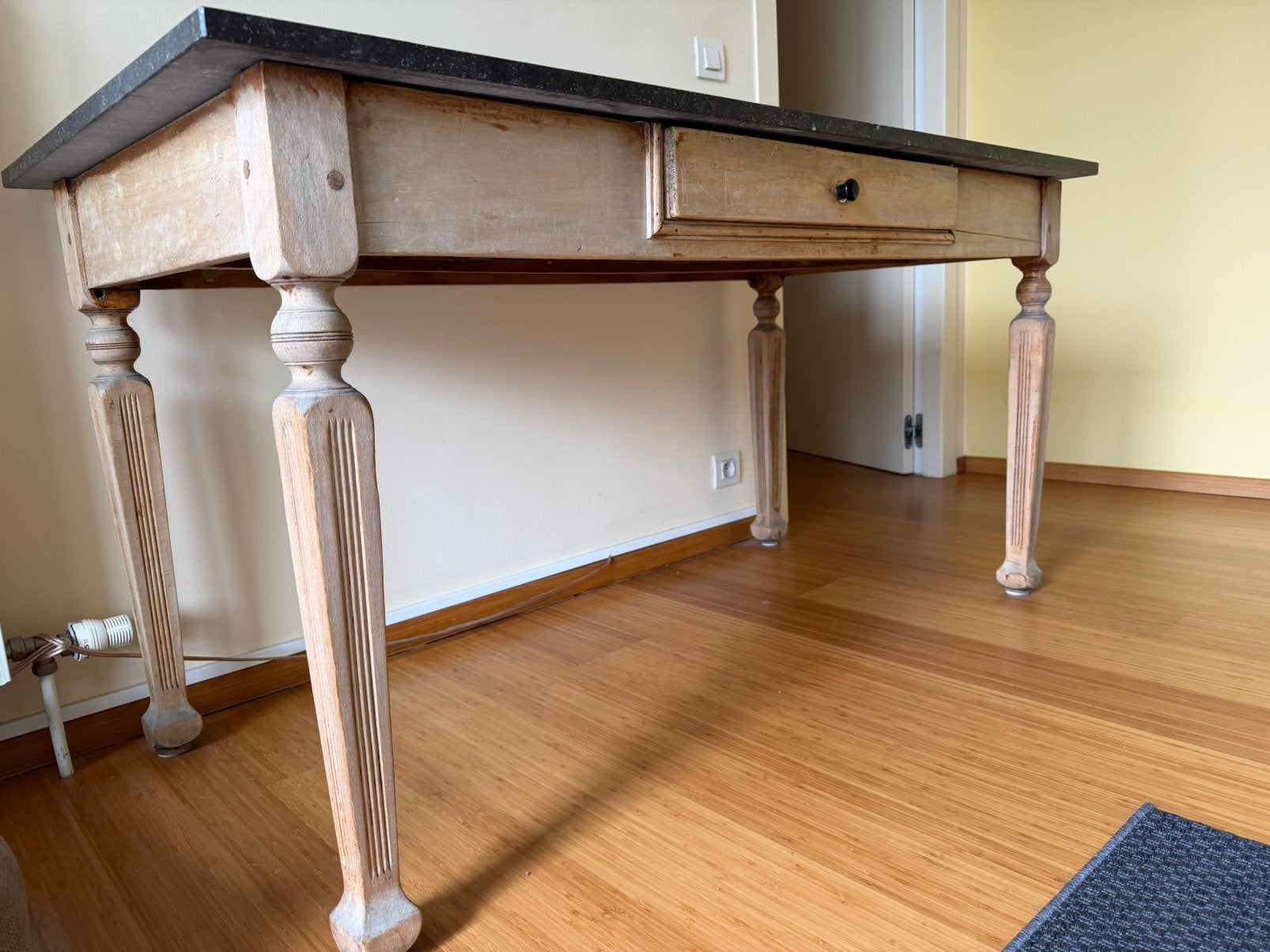 Tafel/bureau met blad in blauwe hardsteen, Ophalen, Overige typen, Gebruikt, Hout