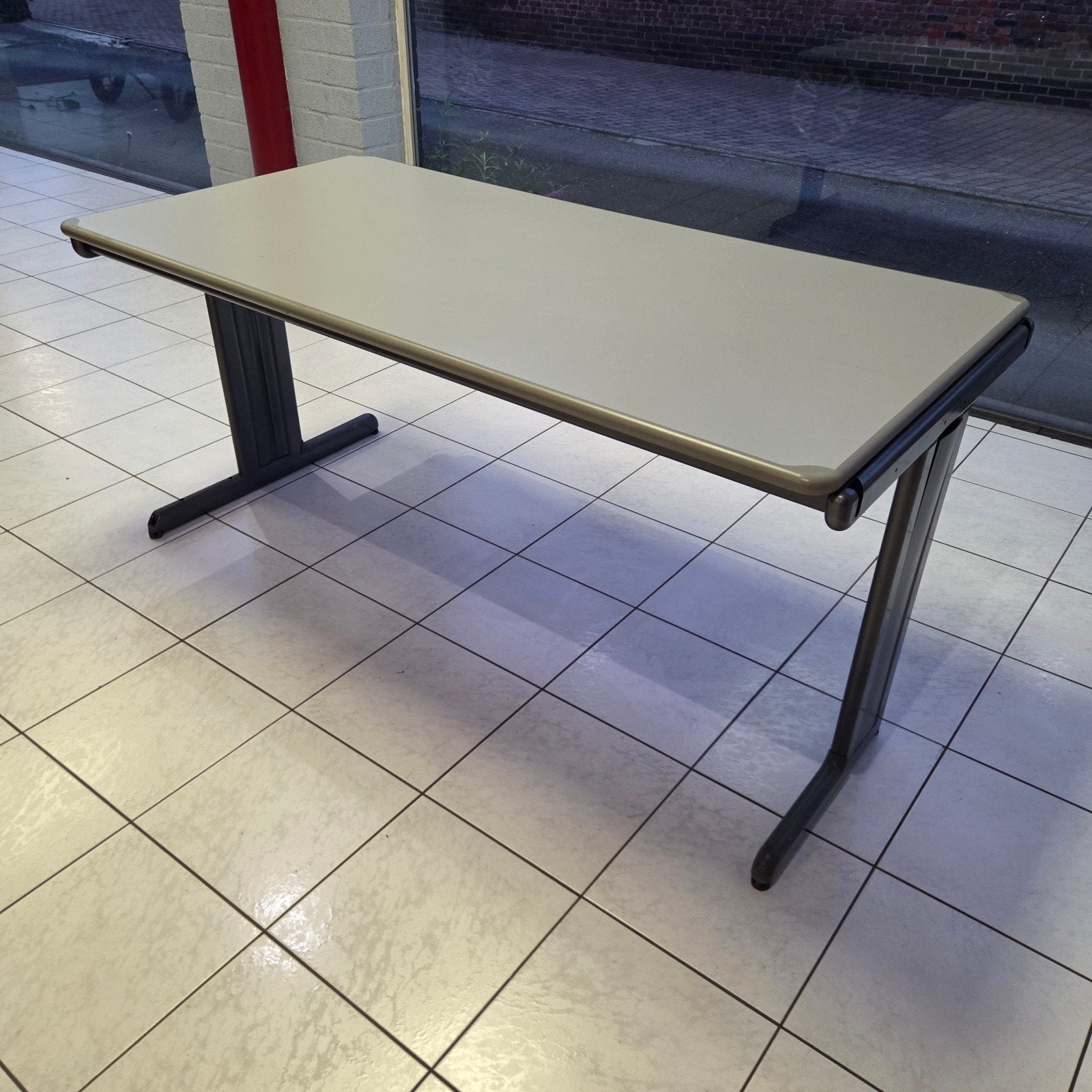Stevige bureautafel, Huis en Inrichting, Ophalen, 160 cm, Gebruikt, Industrieel