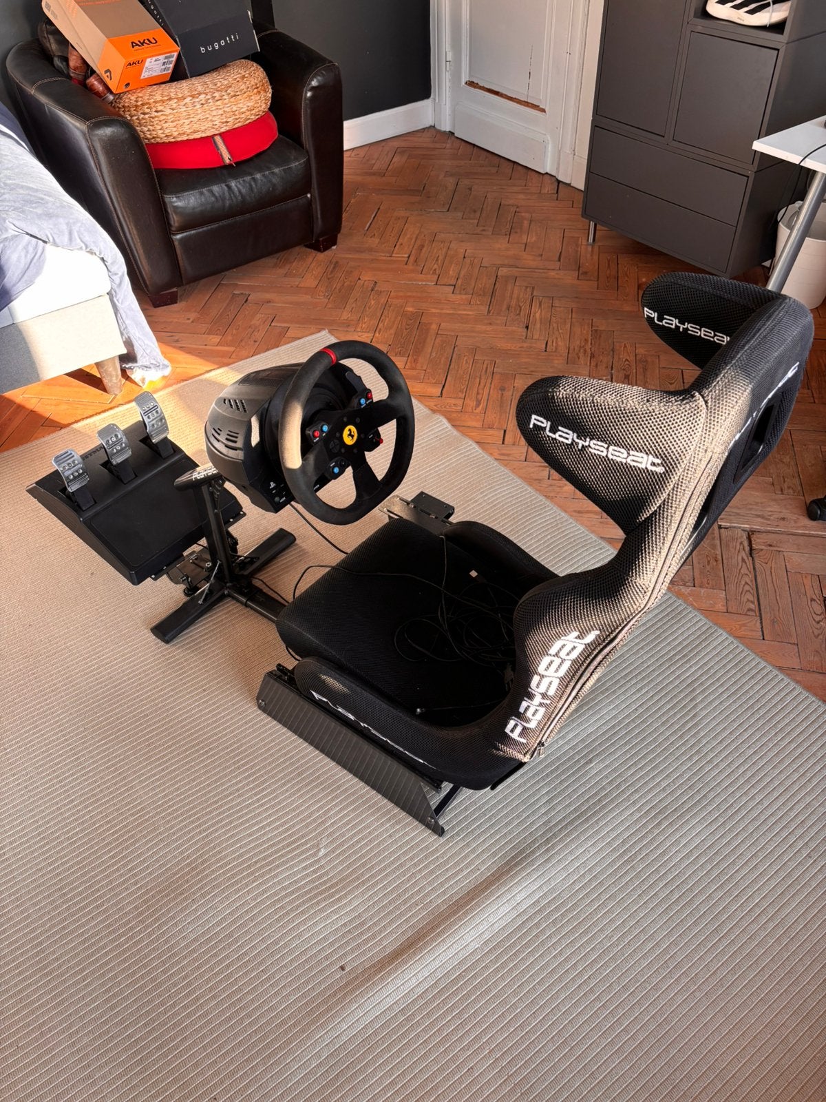 Trustmaster T300RS FERRARI + playseat, Thrustmaster, Enlèvement, Comme neuf, Volant de course