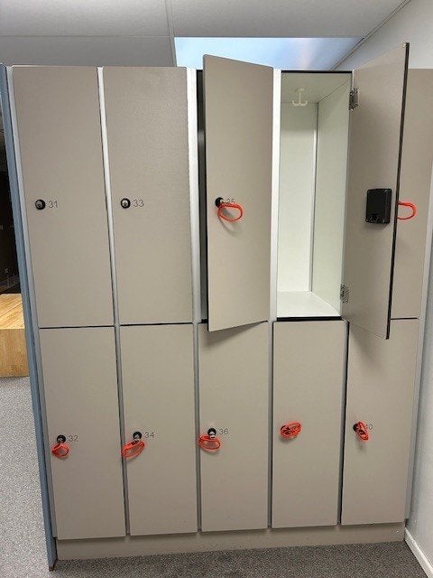 Lockerdeurtjes in massieve kunststofplaat (Trespa), Doe-het-zelf en Bouw, Deuren en Vliegenramen, Ophalen, Kunststof, Gebruikt