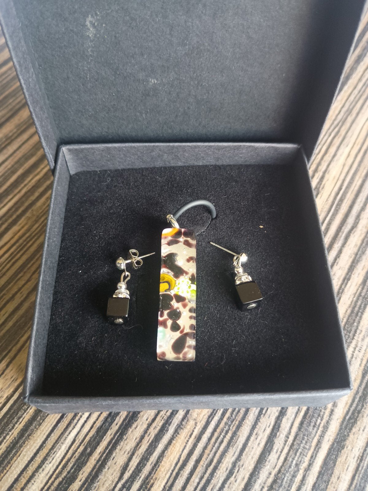 Pendentif avec boucles d'oreilles assorties, verre de Murano, Enlèvement