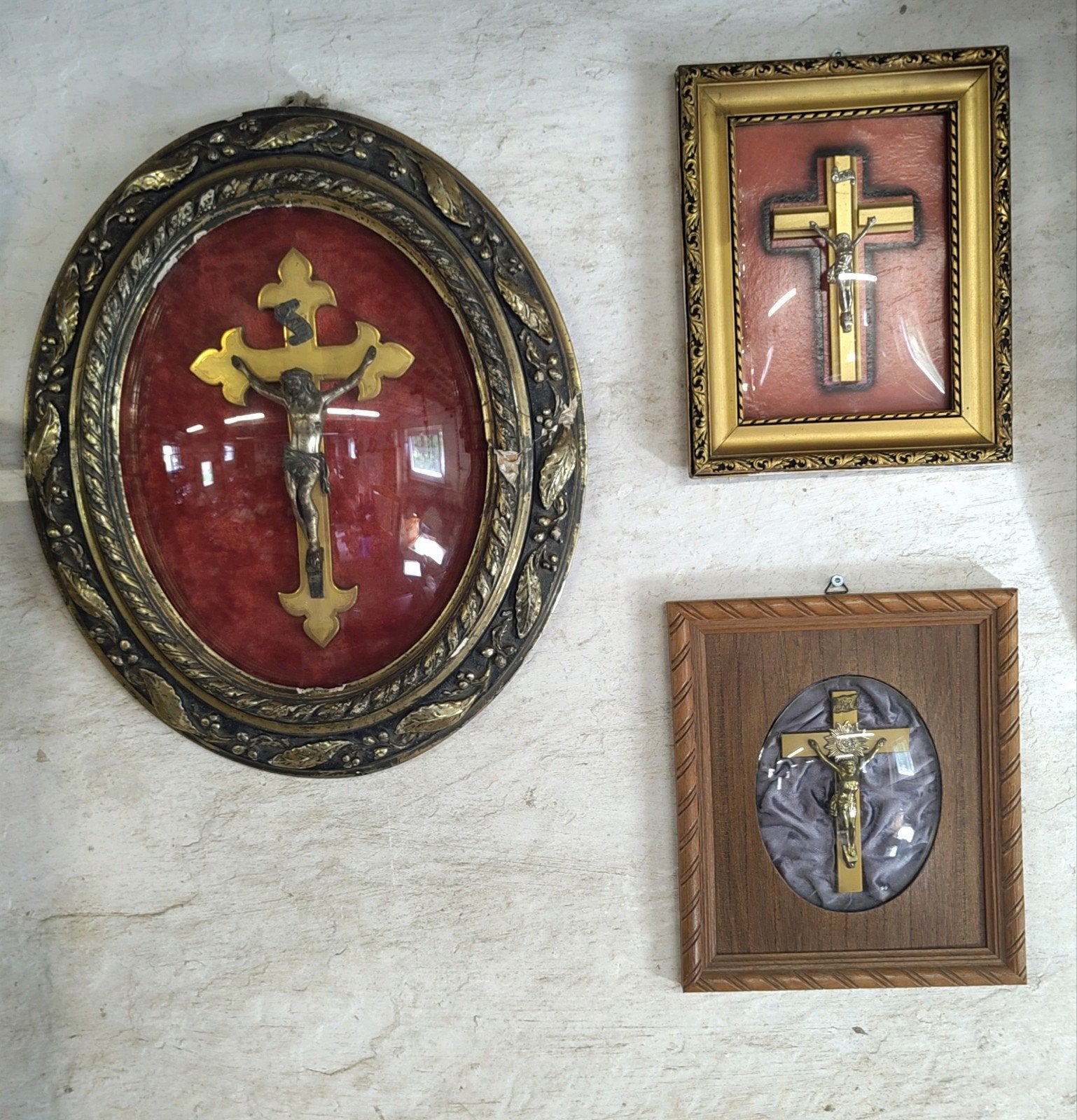 4x Antieke crucifix achter bol glas, Enlèvement