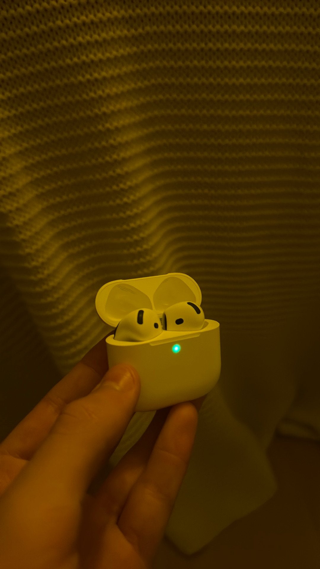Airpods 4, Bluetooth, In gehoorgang (in-ear), Ophalen of Verzenden, Zo goed als nieuw