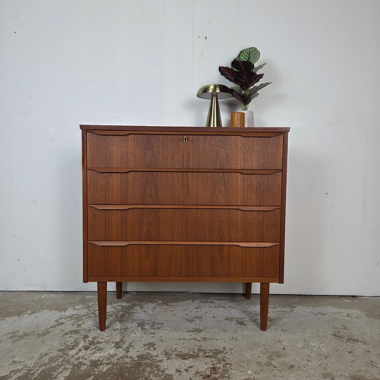 Commode danoise vintage en teck 1960, scandinave à 4 tiroirs, Enlèvement, Comme neuf, Bois, 70 cm ou plus