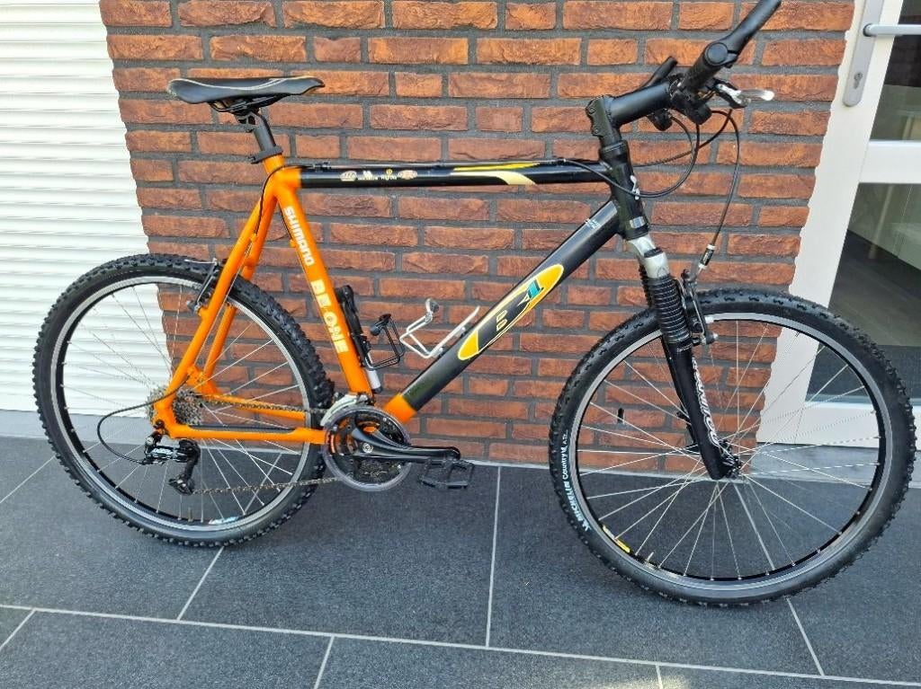 In topstaat en goed onderhouden B1 Team Replic Mountainbike, Ophalen, Gebruikt, Hardtail, Velgrem