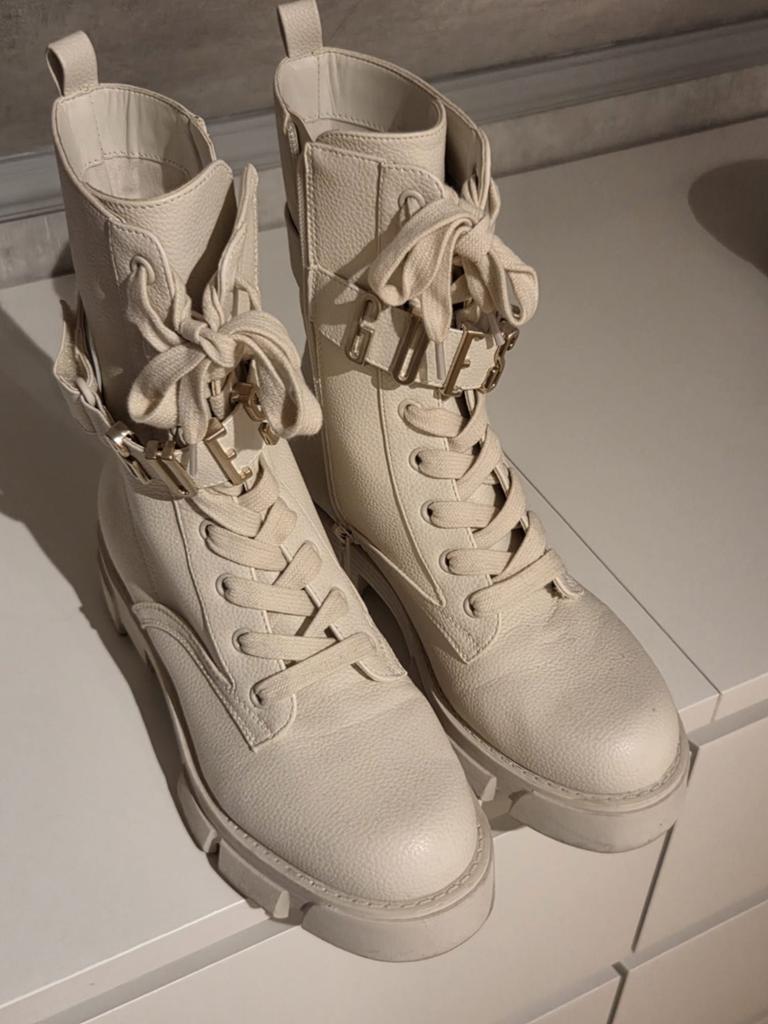 Dameslaarsjes Guess
Maat 38
Nieuw, Kleding | Dames, Schoenen, Ophalen