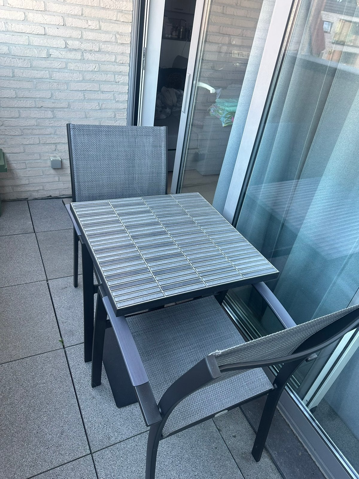 Table de terrasse grise et 2 chaises terrasse Jysk, Jardin & Terrasse, Enlèvement, Comme neuf